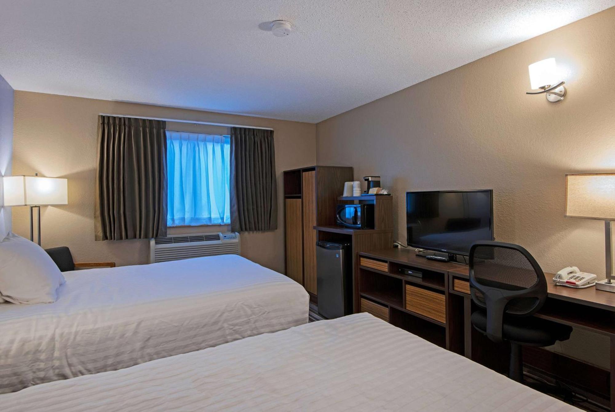 Super 8 By Wyndham Kamloops On The Hill Hotel Exterior foto