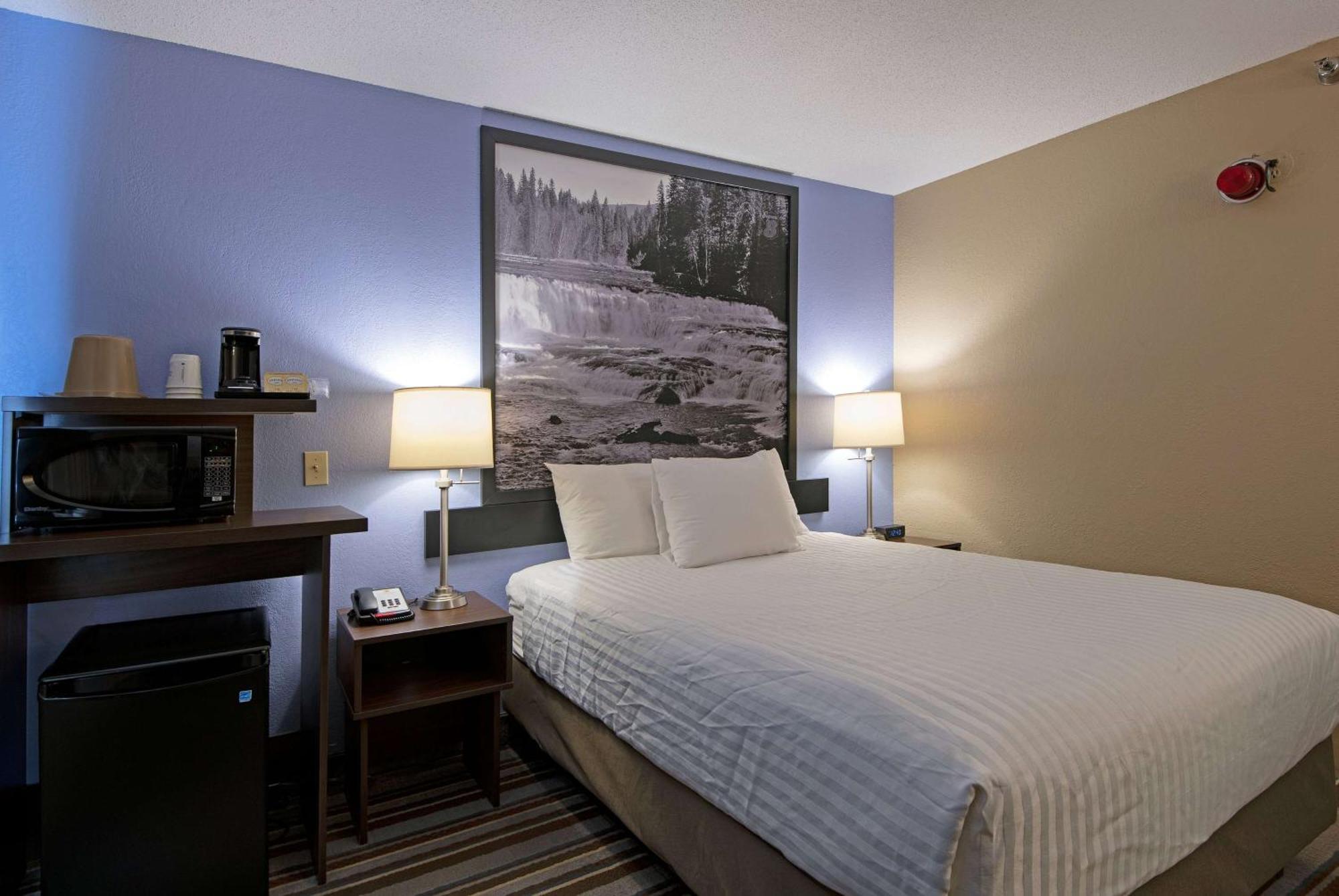 Super 8 By Wyndham Kamloops On The Hill Hotel Exterior foto
