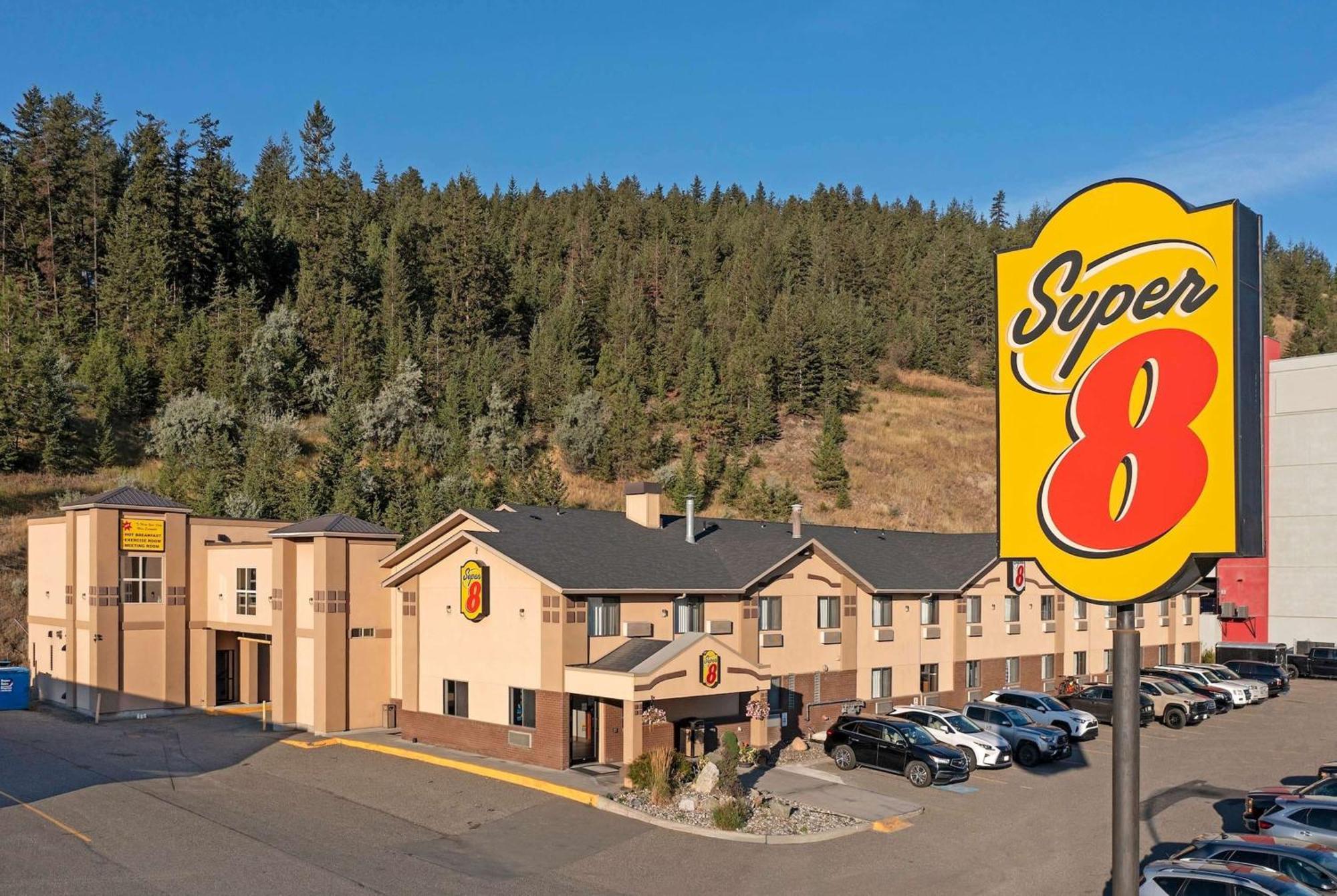 Super 8 By Wyndham Kamloops On The Hill Hotel Exterior foto
